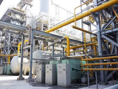 سیستم انتقال حلقه بسته کاربید استیلن خشک و سرباره کاربید نیتروژن، با ظرفیت انتقال ۴۲.۵ تن در ساعت، مسافت بیش از ۶۰۰ متر و رطوبت مواد بالای ۱۰٪